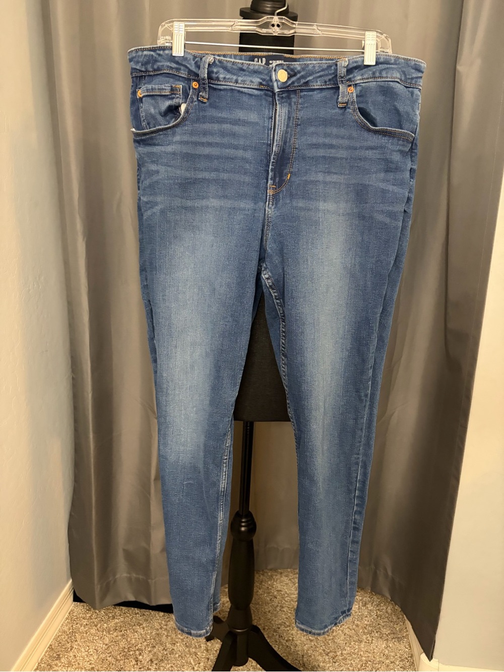 57. Gap High Rise Universal Legging, Size 18, good condition